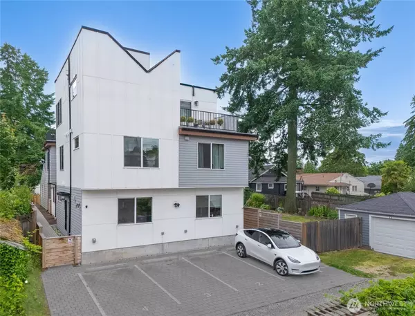 9228 21st AVE SW, Seattle, WA 98106