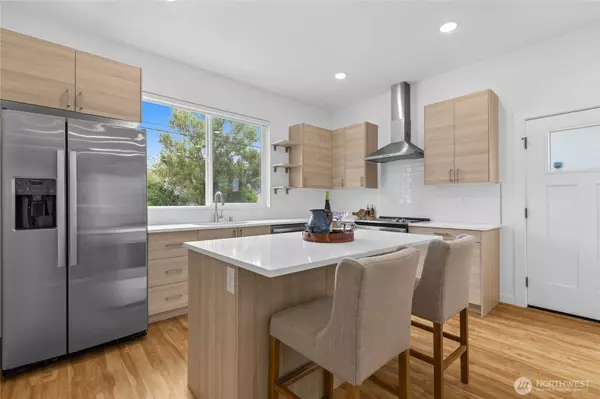 9228 21st AVE SW, Seattle, WA 98106