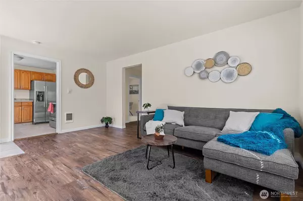 9226 21st AVE SW, Seattle, WA 98106