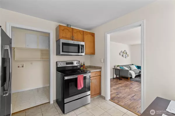 9226 21st AVE SW, Seattle, WA 98106