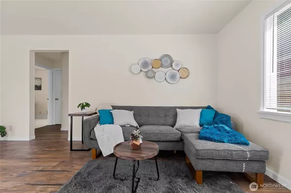 9226 21st AVE SW, Seattle, WA 98106