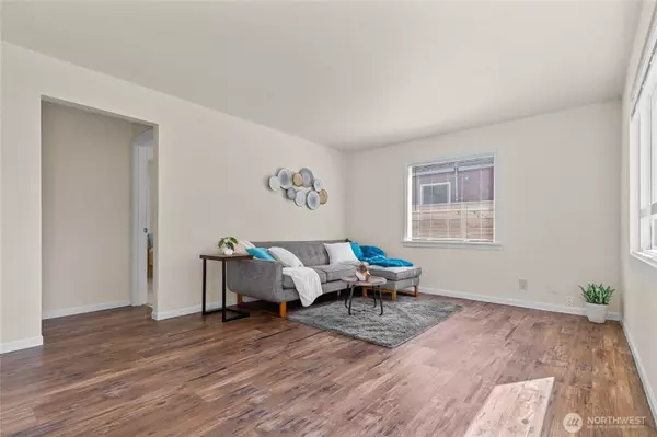 9226 21st AVE SW, Seattle, WA 98106