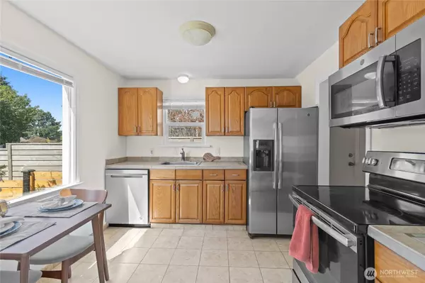 9226 21st AVE SW, Seattle, WA 98106