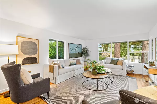 11721 24th AVE NE, Seattle, WA 98125