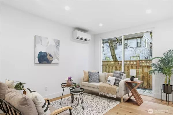 6547 11th AVE NW #C, Seattle, WA 98117