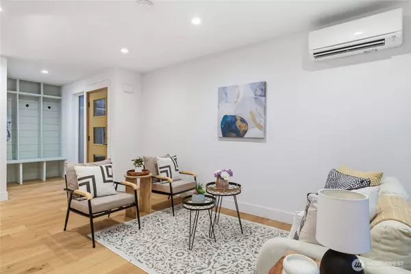 6547 11th AVE NW #C, Seattle, WA 98117