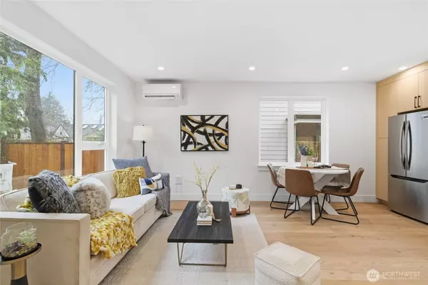 6547 11th AVE NW #B, Seattle, WA 98117