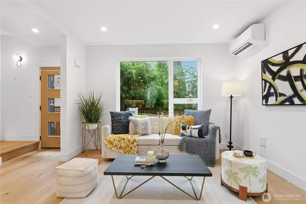 6547 11th AVE NW #B, Seattle, WA 98117