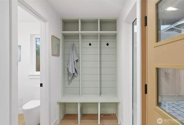 6547 11th AVE NW #C, Seattle, WA 98117