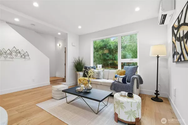 6547 11th AVE NW #B, Seattle, WA 98117