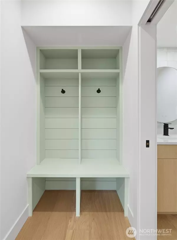 6547 11th AVE NW #B, Seattle, WA 98117