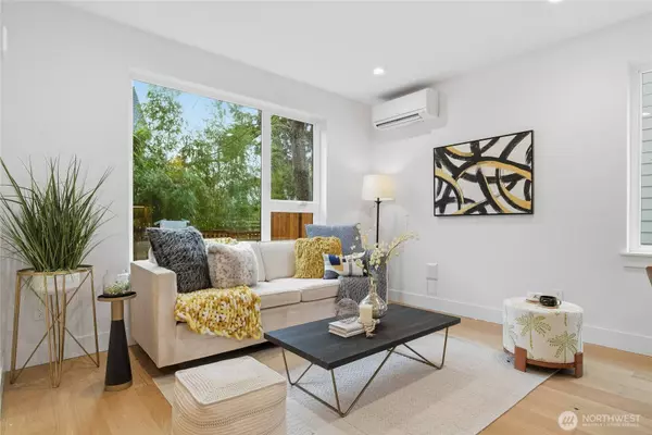 6547 11th AVE NW #B, Seattle, WA 98117