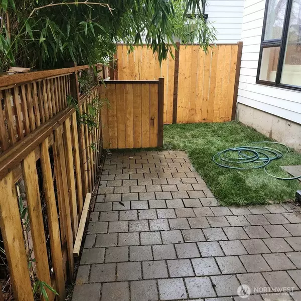 6547 11th AVE NW #B, Seattle, WA 98117