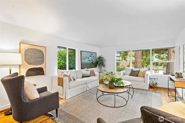 11721 24th AVE NE, Seattle, WA 98125