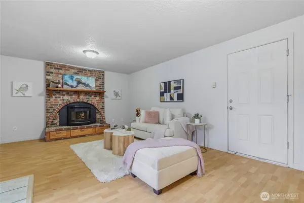 16011 2nd PL W, Lynnwood, WA 98087