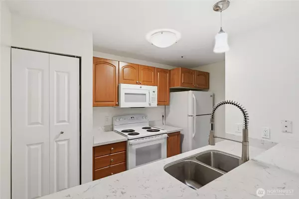 19230 Forest Park DR NE #C110, Seattle, WA 98155