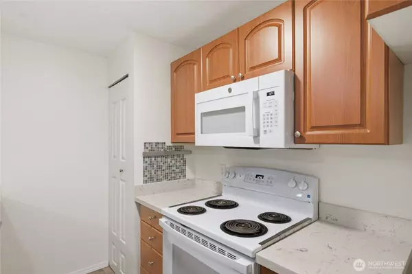 19230 Forest Park DR NE #C110, Seattle, WA 98155