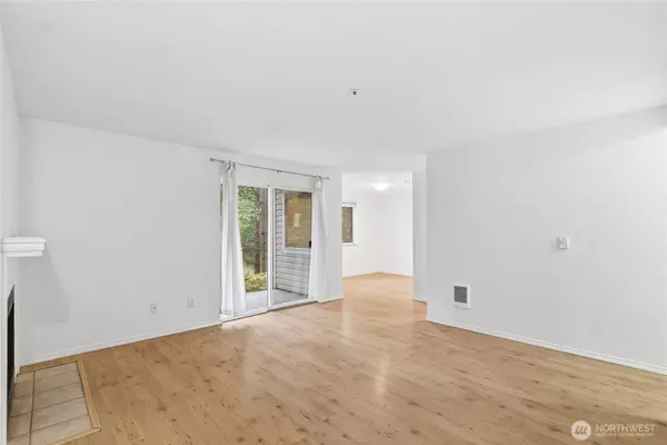 19230 Forest Park DR NE #C110, Seattle, WA 98155