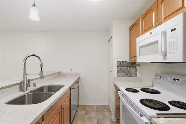 19230 Forest Park DR NE #C110, Seattle, WA 98155