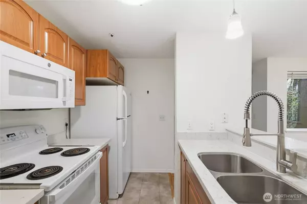 19230 Forest Park DR NE #C110, Seattle, WA 98155