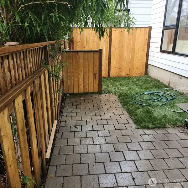 6547 11th AVE NW #B, Seattle, WA 98117