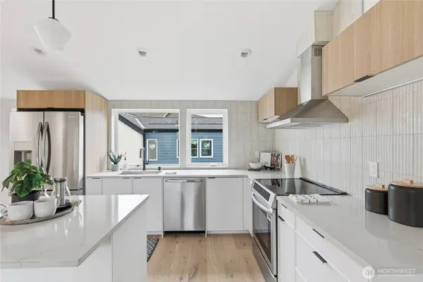 6511 19th AVE NW, Seattle, WA 98117