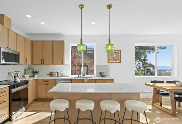 2538 14th AVE W #B, Seattle, WA 98119