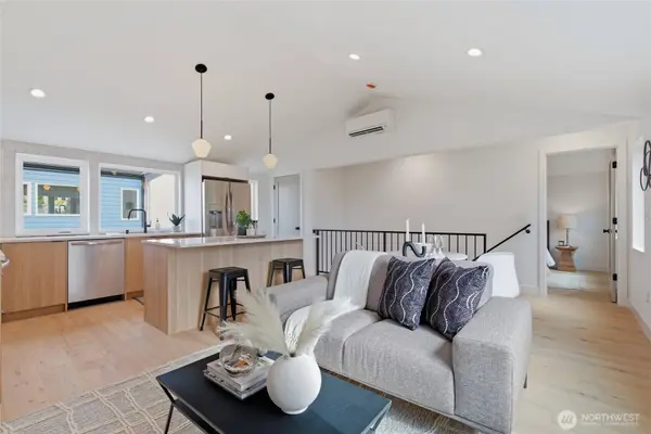 6505 19th AVE NW, Seattle, WA 98117