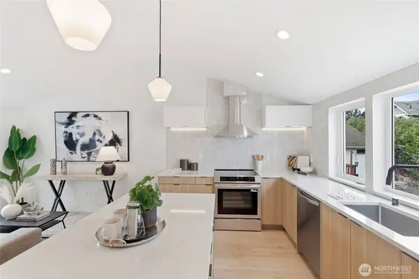 6505 19th AVE NW, Seattle, WA 98117