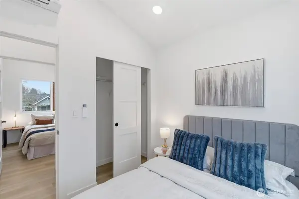 809 S Sullivan ST #B, Seattle, WA 98108