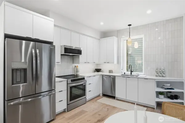 6507 19th AVE NW, Seattle, WA 98117