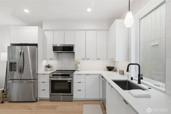 6507 19th AVE NW, Seattle, WA 98117