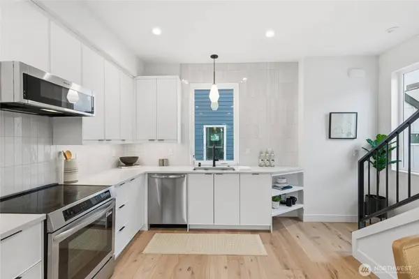 6507 19th AVE NW, Seattle, WA 98117