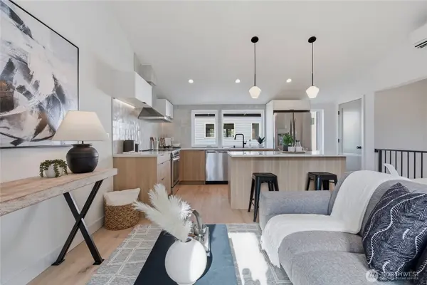 6505 19th AVE NW, Seattle, WA 98117