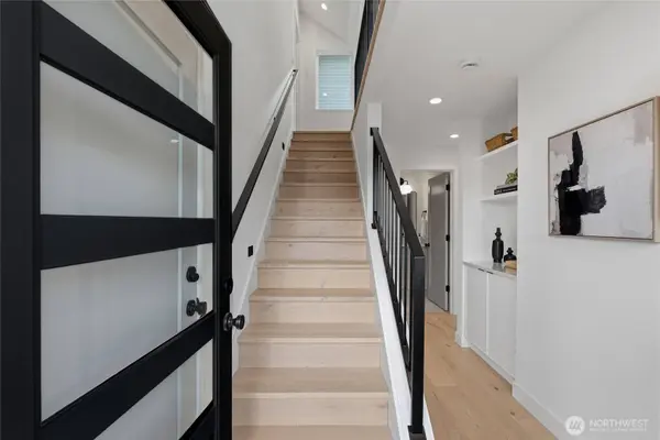 6505 19th AVE NW, Seattle, WA 98117