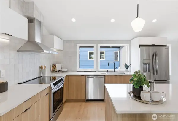 6505 19th AVE NW, Seattle, WA 98117