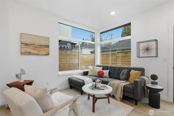 809 S Sullivan ST, Seattle, WA 98108