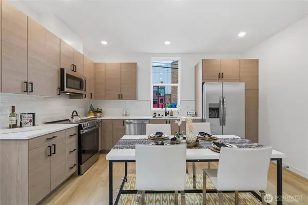 809 S Sullivan ST, Seattle, WA 98108