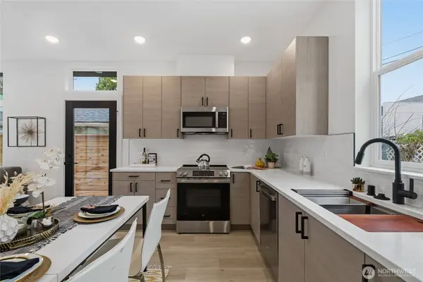 809 S Sullivan ST, Seattle, WA 98108