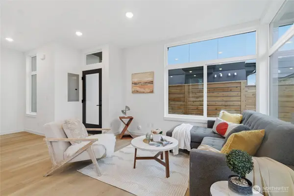 809 S Sullivan ST, Seattle, WA 98108