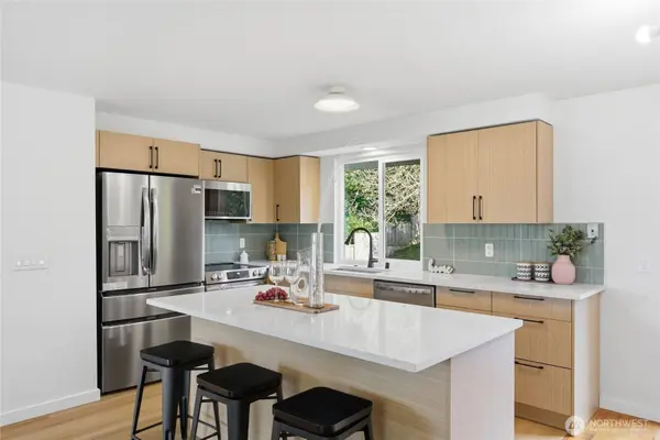 1204 E Laurel ST, Kent, WA 98030