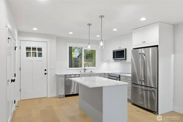 8817 Densmore AVE N, Seattle, WA 98103