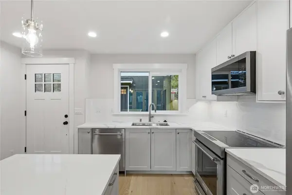 8817 Densmore AVE N, Seattle, WA 98103