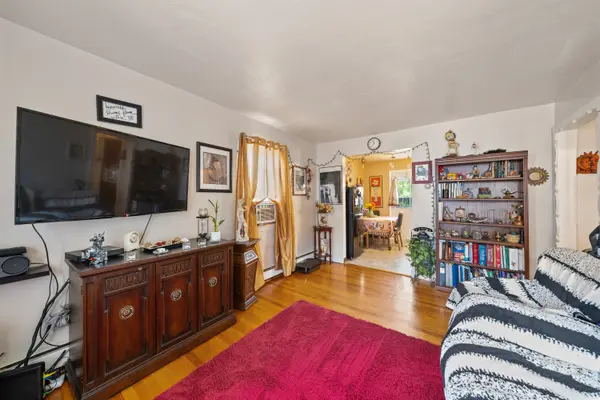 67 6th Ave, Passaic, NJ 07055-2137