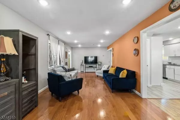 53 Tristan Rd, Clifton City, NJ 07013