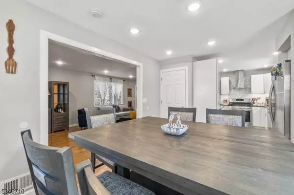 53 Tristan Rd, Clifton City, NJ 07013