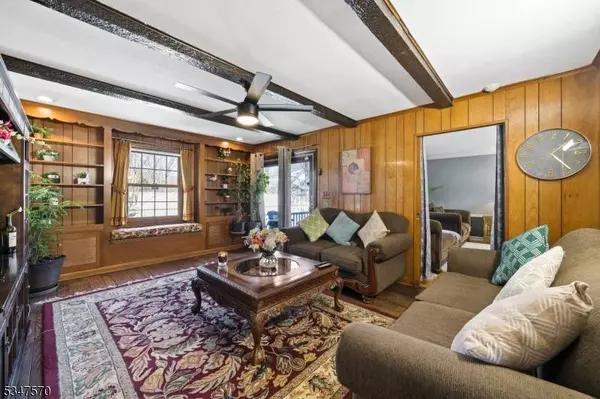 66 Country Ln, Clifton City, NJ 07013