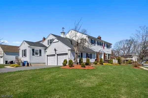 66 Country Ln, Clifton City, NJ 07013