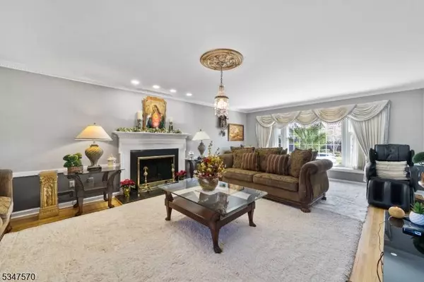 66 Country Ln, Clifton City, NJ 07013