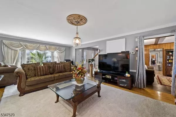 66 Country Ln, Clifton City, NJ 07013